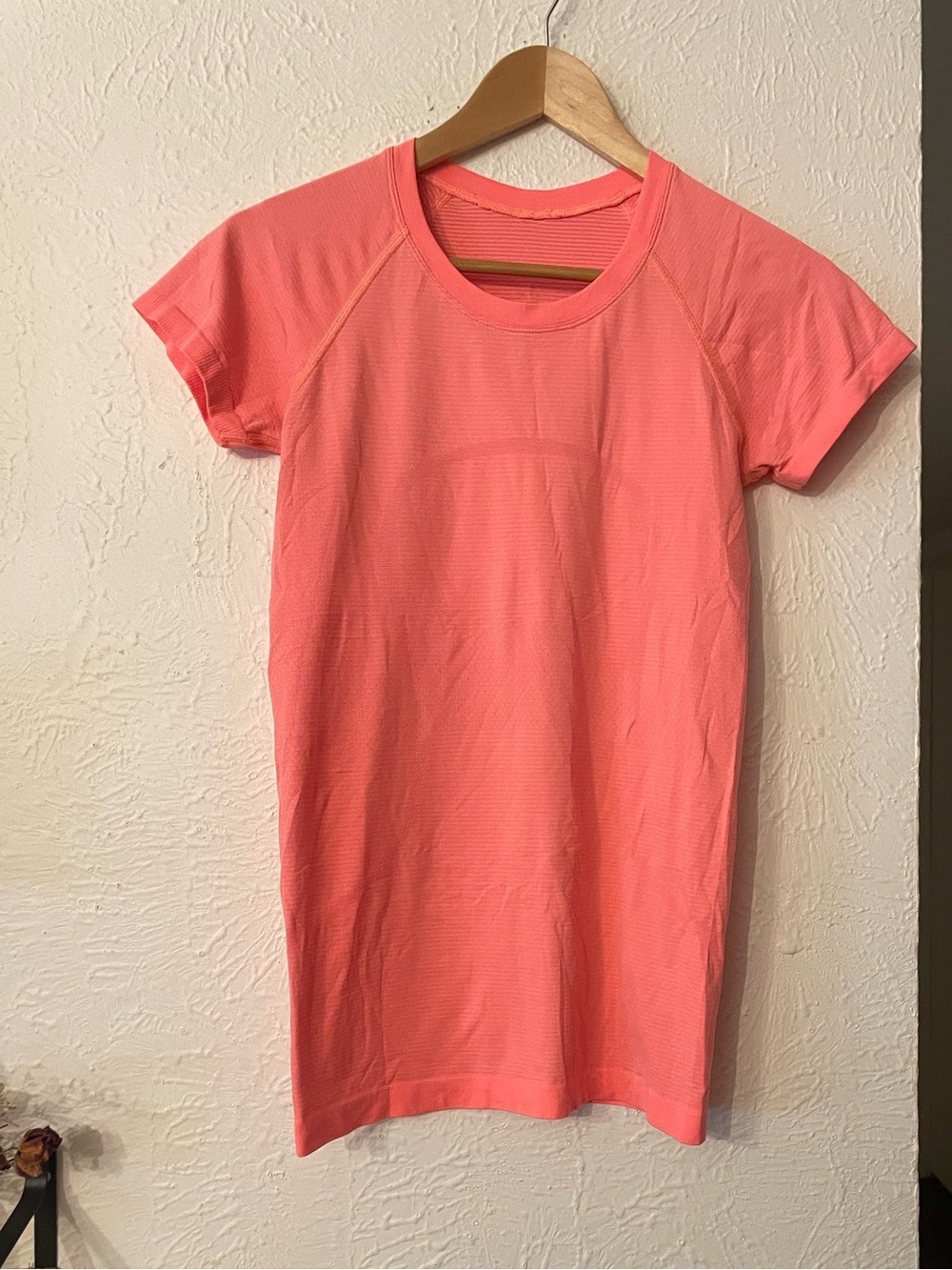 lululemon Swiftly Tech Short Sleeve Shirt Women’s Coral Performance Top Size 8 - Picture 2 of 5